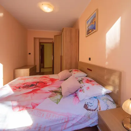 Apartment Emillia By Interhome